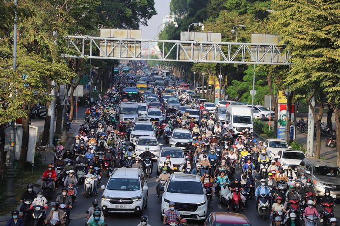 Trục Trường Chinh - Cộng Hòa thường xuyên quá tải, trong khi đây là tuyến kết nối cửa ngõ Tây Bắc với trung tâm và sân bay Tân Sơn Nhất.