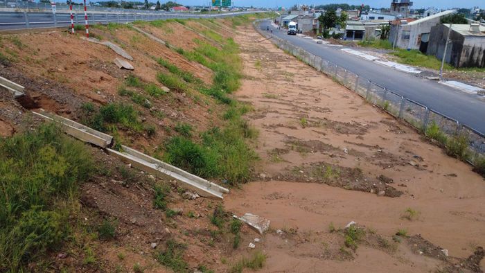 Một đoạn taluy và hầm chui thuộc dự án thành phần 1 cao tốc Biên Hòa - Vũng Tàu.