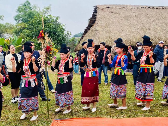 Trong khuôn khổ chương trình diễn ra nhiều hoạt động trình diễn, giao lưu văn hóa cộng đồng. Ảnh minh họa: Làng Văn hóa