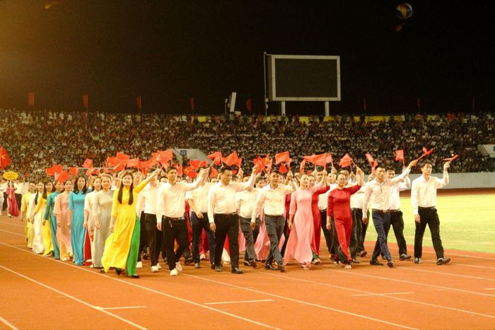 Các khối lực lượng tham gia diễu binh, diễu hành tại Lễ khai mạc Đại hội. Ảnh: Đồng Thưởng.