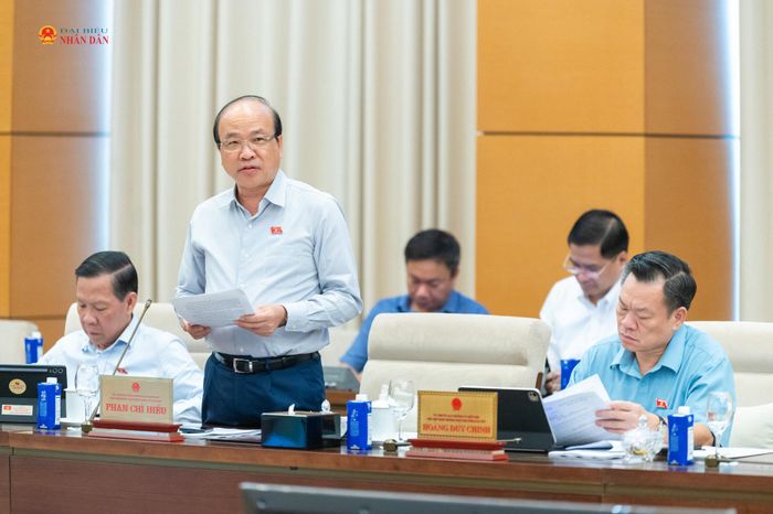 Chủ nhiệm Ủy ban Pháp luật và Tư pháp Phan Chí Hiếu phát biểu. Ảnh: Phạm Thắng