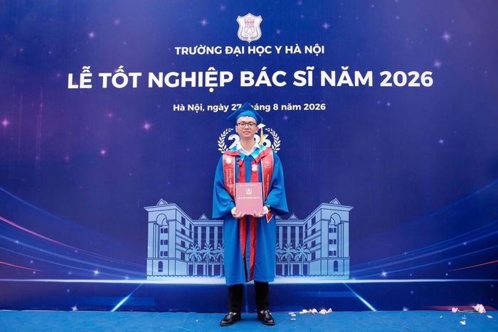 Phạm Quang Minh xuất sắc đạt 27/30 điểm trong kỳ thi tuyển sinh bác sĩ nội trú năm 2026, trở thành thủ khoa chuyên ngành Răng - Hàm - Mặt. Ảnh: NVCC