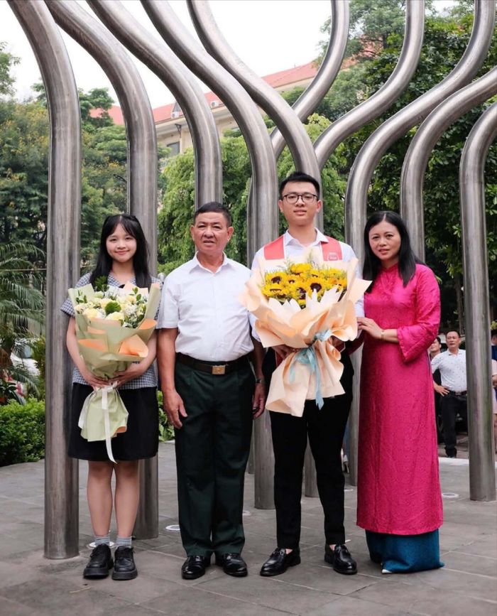 Bên cạnh nỗ lực của bản thân, gia đình cũng là điểm tựa tinh thần của Minh trong giai đoạn nước rút. Ảnh: NVCC