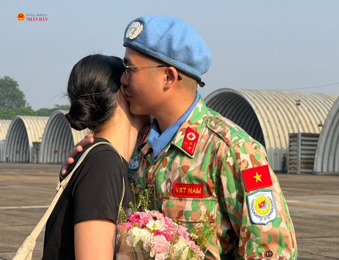 Thượng úy Trần Đức Hoàn, Bệnh viện dã chiến cấp 2 số 8, tạm biệt bạn gái Huyền My trước giờ lên đường