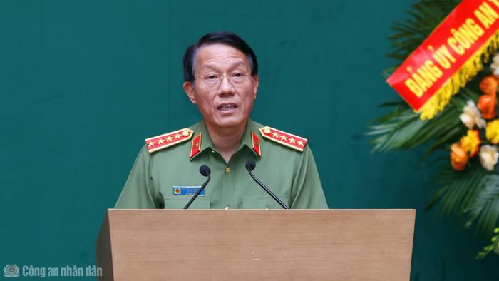 Bộ trưởng Lương Tam Quang nhấn mạnh yêu cầu xây dựng Cục Ngoại tuyến hiện đại sâu, thật sự chính quy, tinh nhuệ, làm tư lệnh, dẫn dắt sự phát triển, trưởng thành của lực lượng Ngoại tuyến CAND.