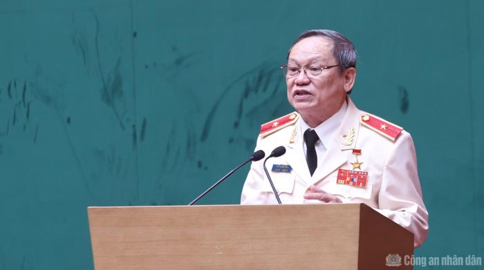 Thiếu tướng, Anh hùng Lực lượng vũ trang nhân dân Đào Trọng Hùng, nguyên Cục trưởng Cục Ngoại tuyến đại diện các cán bộ hưu trí phát biểu tại buổi lễ.