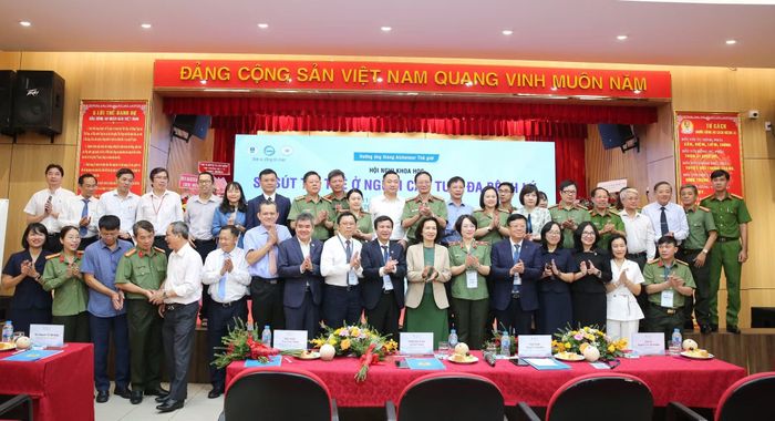 Lãnh đạo Bộ Y tế, Bệnh viện 30-4 cùng các đại biểu tại hội nghị.