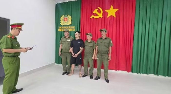 Cơ quan CSĐT Công an TP Hồ Chí Minh thi hành lệnh bắt bị can để tạm giam đối với Nguyễn Thái Tuấn.
