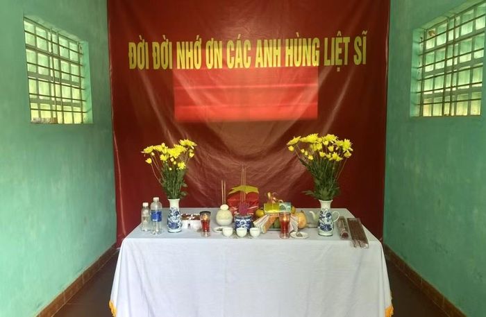 Hài cốt liệt sĩ được đưa về nhà quàn tại Nghĩa trang liệt sĩ xã Khe Tre, TP Huế.