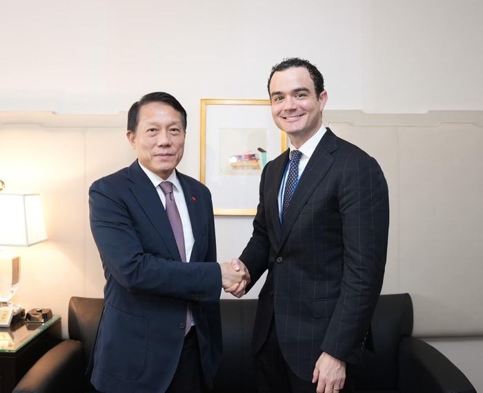 Bộ trưởng Lương Tam Quang và Trợ lý Ngoại trưởng Hoa Kỳ Cartwright Weiland.