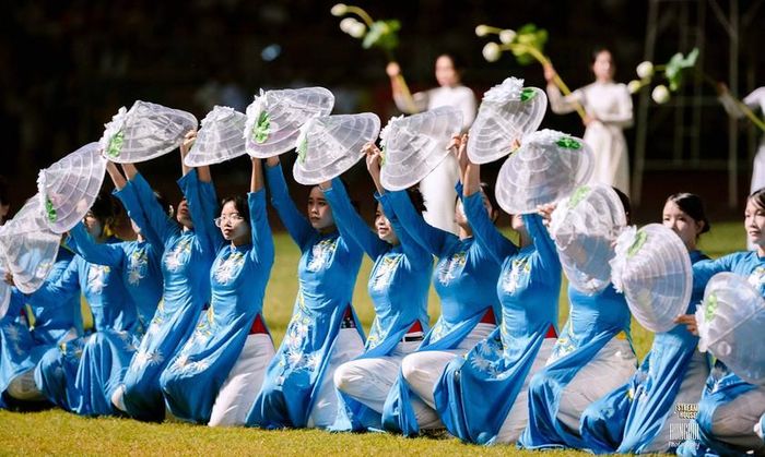 Các tiết mục văn nghệ chào mừng Đại hội.