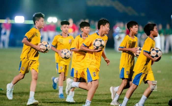 Các cầu thủ bóng đá trẻ Sông Lam Nghệ An.