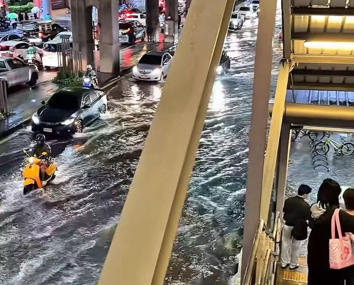 Các sân bay Thái Lan cảnh báo hành khách về tình trạng gián đoạn giao thông do "thảm hoạ lũ lụt" cuối tuần qua. Ảnh: loyaltylobby