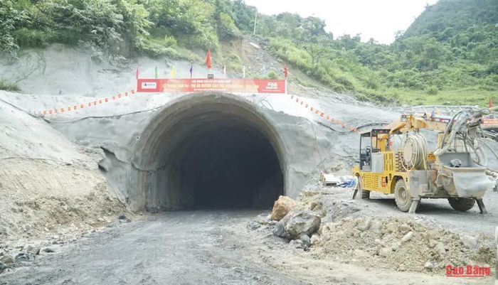 Hầm số 4 (nhánh phải), Dự án cao tốc Đồng Đăng - Trà Lĩnh đã hoàn thành khoan đào.