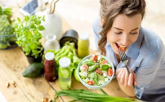 Rau xanh cần được sơ chế và chế biến đúng cách để giữ giá trị dinh dưỡng. Ảnh minh họa