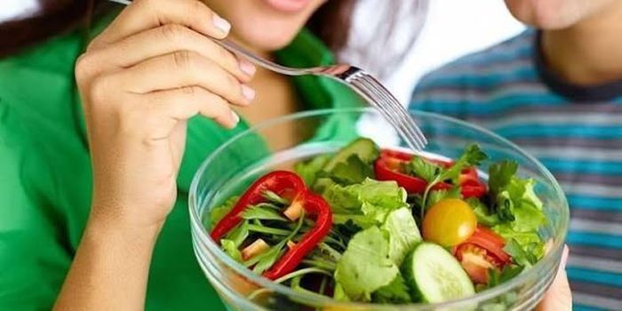 Không nên sử dụng rau củ đã hư hỏng, mọc mầm hoặc có dấu hiệu bất thường. Ảnh minh họa