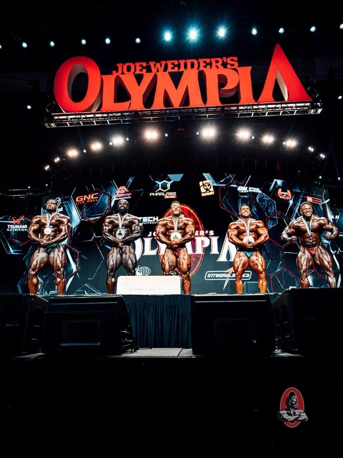 Nick Walker vượt qua các đối thủ để lên đỉnh Mr. Olympia