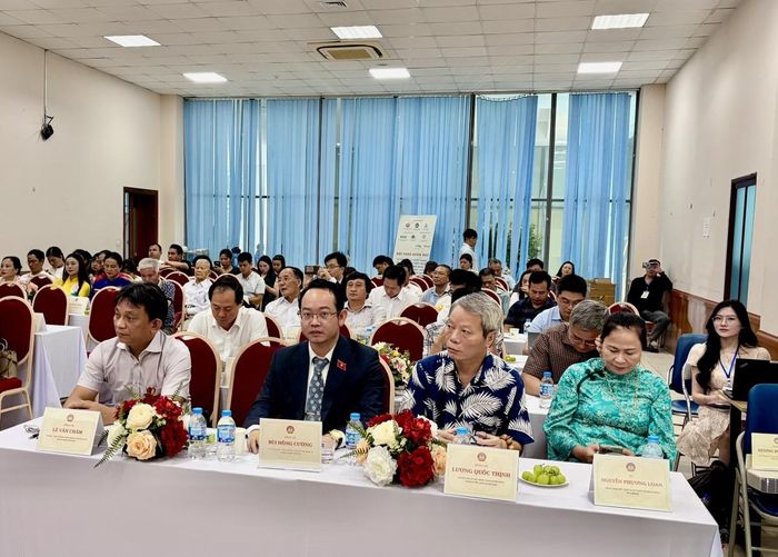 Các đại biểu tham dự hội thảo.