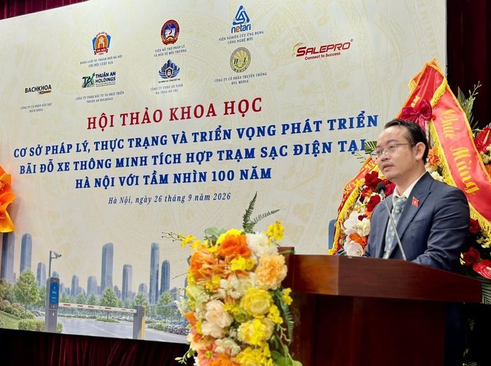 TS. Bùi Hồng Cường, Viện trưởng Viện Hỗ trợ Pháp lý và Bảo vệ Môi trường phát biểu tại hội thảo.