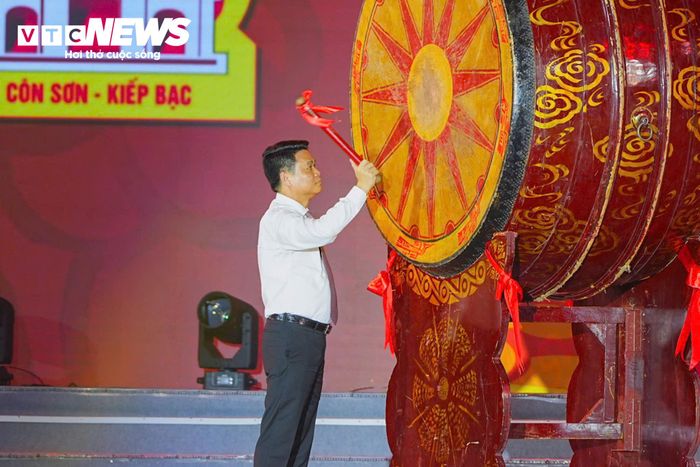 Bí thư Thành ủy Hải Phòng Lê Ngọc Châu đánh trống khai hội Côn Sơn, Kiếp Bạc - mùa Thu 2026.