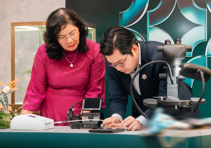 Nguồn gốc, xuất xứ và chất lượng kim cương là yếu tố sống còn của sản phẩm này. (Ảnh: Đại Việt)