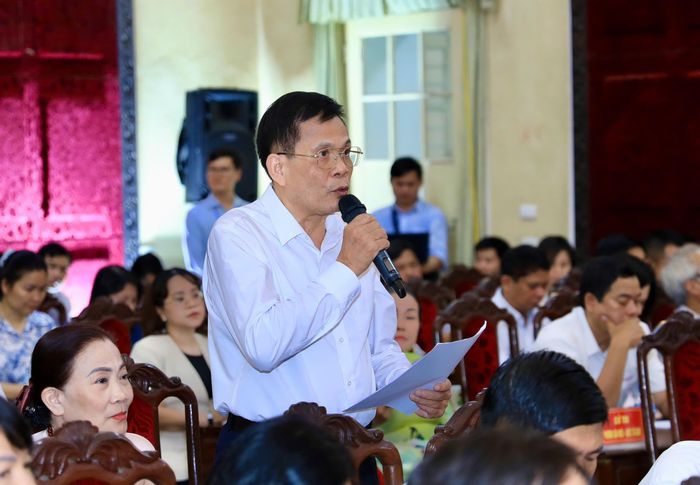 Đại diện cử tri nêu ý kiến tại hội nghị. (Ảnh: Quang Thái)