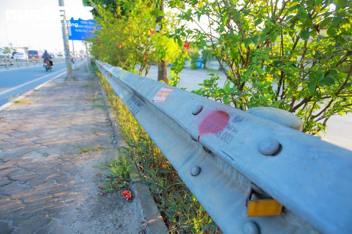 Đại diện Sở Xây dựng Hà Nội khẳng định, các biển báo này không được lắp đặt nhằm xử phạt tài xế. Mục đích chính của hệ thống là cảnh báo, hướng dẫn để người điều khiển phương tiện nhận biết khoảng cách một cách trực quan, từ đó chủ động điều chỉnh tốc độ và giữ cự ly an toàn với xe phía trước.
