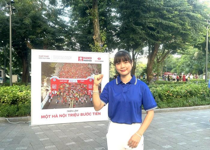 Cổ động viên Nguyễn Thị Thúy Quyên, phường Cầu Giấy. Ảnh: Lan Ngọc.