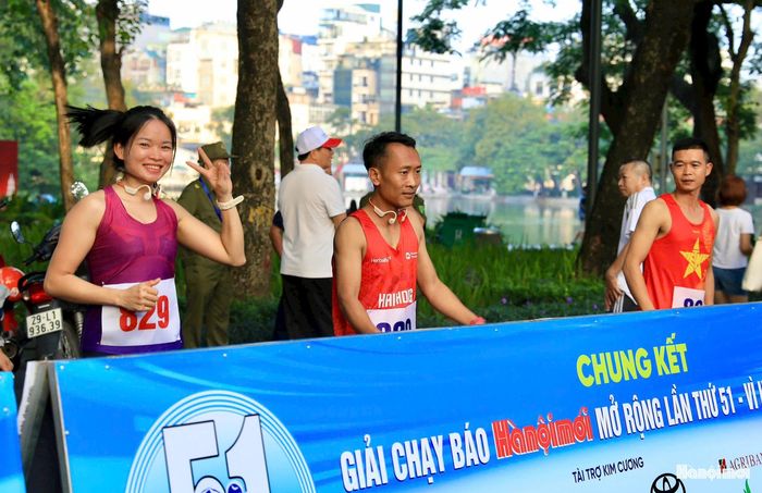 Các vận động viên tập kết sẵn sàng thi đấu.