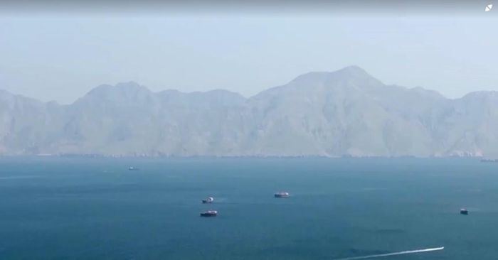 Mỹ và Iran vẫn bất đồng về nhiều vấn đề, trong đó có việc kiểm soát, vận hành Eo biển Hormuz. Ảnh: Reuters