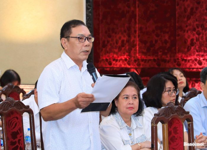 Cử tri phường Cửa Nam phát biểu ý kiến.