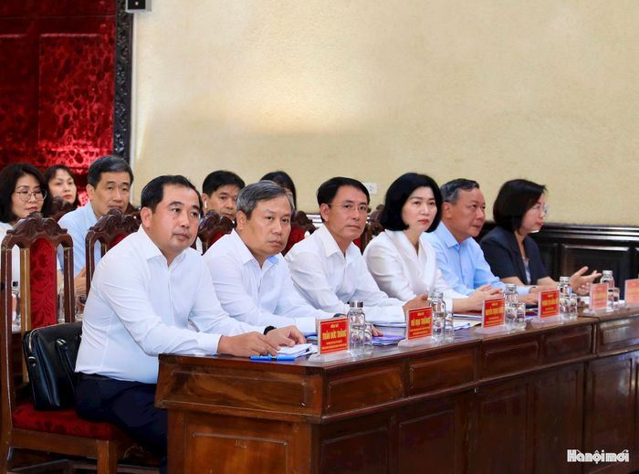 Các đồng chí lãnh đạo thành phố Hà Nội dự hội nghị.