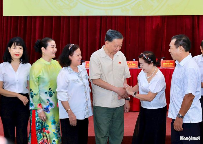 Tổng Bí thư, Chủ tịch nước Tô Lâm với các cử tri.