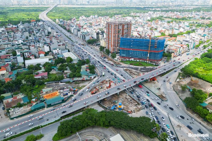 Phương án tổ chức giao thông được áp dụng từ ngày hôm nay 27-9 cho đến khi có thông báo thay thế. Người dân lưu thông qua khu vực nút giao Cổ Linh cần chủ động lựa chọn lộ trình phù hợp, đặc biệt trong giờ cao điểm, góp phần bảo đảm an toàn và hạn chế ùn tắc trong thời gian dự án được triển khai.