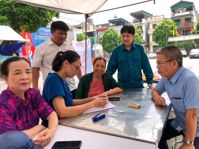 Khi ý Đảng, lòng dân hòa làm một và từng chủ trương nhân văn được đo đếm bằng chính sự an tâm, khỏe mạnh của mỗi người dân, đó cũng là lúc công cuộc chuyển đổi số y tế và mục tiêu nâng cao tầm vóc người Hà Nội thực sự đi vào chiều sâu bền vững.