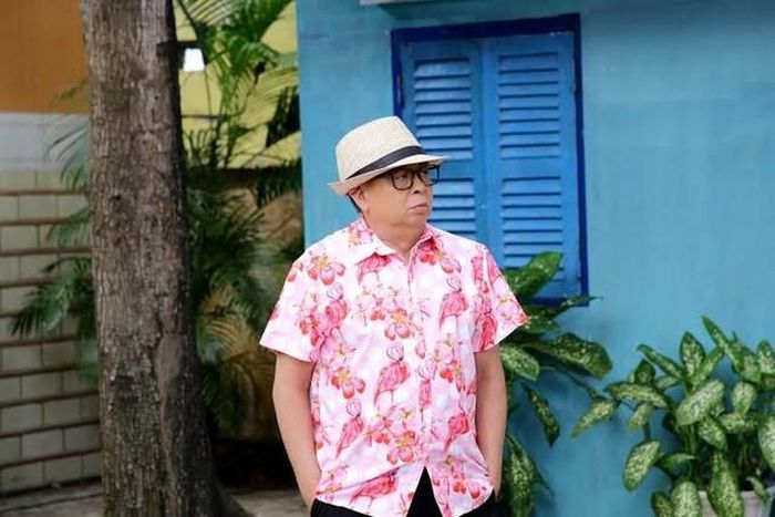 Những ngày không có lịch diễn, nghệ sĩ về mảnh đất ở xã Long Hậu nghỉ ngơi, làm vườn. Ông mua hai chiếc ghe, một dùng làm chỗ nghỉ trên sông, một để đi ngắm cảnh, câu cá. Ngắm khu vườn rộng rãi, Tiểu Bảo Quốc nói thấy an yên, mãn nguyện.