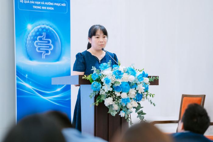 PGS.TS Nguyễn Thị Việt Hà (Phó trưởng Bộ môn Nhi, Trường Đại học Y Hà Nội; Trưởng khoa Tiêu hóa, Bệnh viện Nhi Trung ương) đã đề xuất giải pháp tiếp cận toàn diện trong thực hành nhi khoa. 