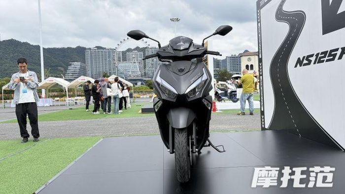 Sundiro Honda NS125RX khoác lên mình vè ngoài đầy nam tính