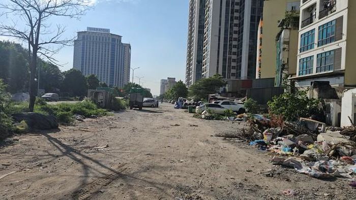 Sau gần 9 năm kể từ ngày khởi công, dự án xây dựng tuyến đường từ đường Phạm Hùng đến đường Lê Đức Thọ, phường Từ Liêm, Hà Nội đang từng bước được giải phóng mặt bằng.
