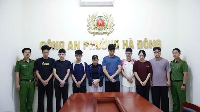 Các đối tượng tại cơ quan công an - (ảnh Công an TP Hà Nội).