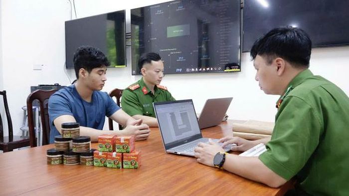 Đối tượng Nguyễn Văn Tú tại cơ quan công an - (ảnh Công an TP Hà Nội).