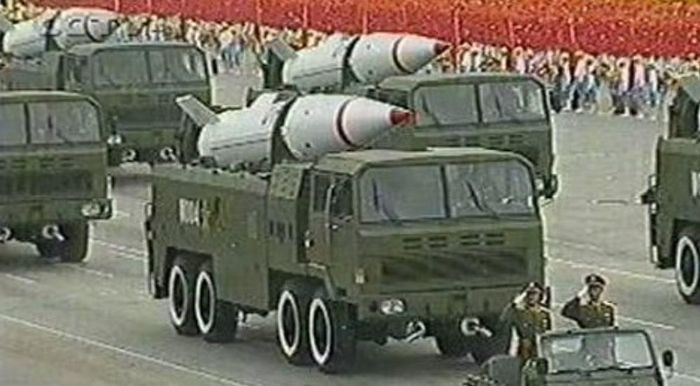 Tên lửa DF-15 dài khoảng 9,1 m, đường kính 1 m và có khối lượng phóng khoảng 6,2 tấn. Biến thể DF-15 nguyên bản có tầm bắn khoảng 600 km, trong khi DF-15A được cho là nâng lên khoảng 900 km.