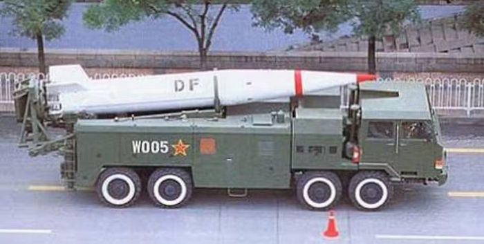 Các biến thể DF-15B và DF-15C có tầm bắn lần lượt khoảng 800 km và 700 km.