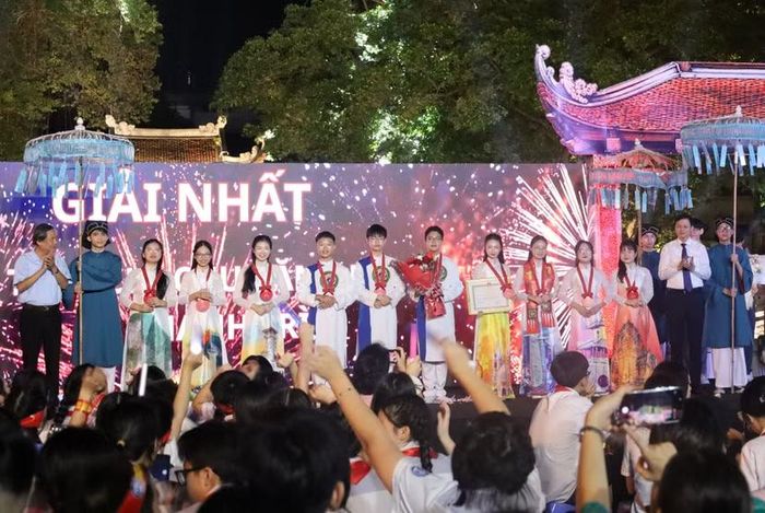 Chung cuộc, Trường THCS Chu Văn An, xã Thanh Trì giành giải Nhất với tổng điểm 277 qua 3 vòng thi. Trường THCS Chu Văn An, phường Việt Hưng đạt giải Nhì với 246,8 điểm và Trường THCS Chu Văn An, phường Tây Hồ giành giải Ba với 227,2 điểm.