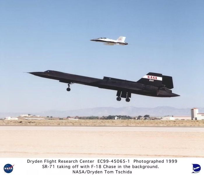 Đáng chú ý là phương tiện này có vẻ ngoài rất giống với máy bay trinh sát chiến lược SR-71 Blackbird, phương tiện đang giữ danh hiệu máy bay sản xuất hàng loạt nhanh nhất thế giới.