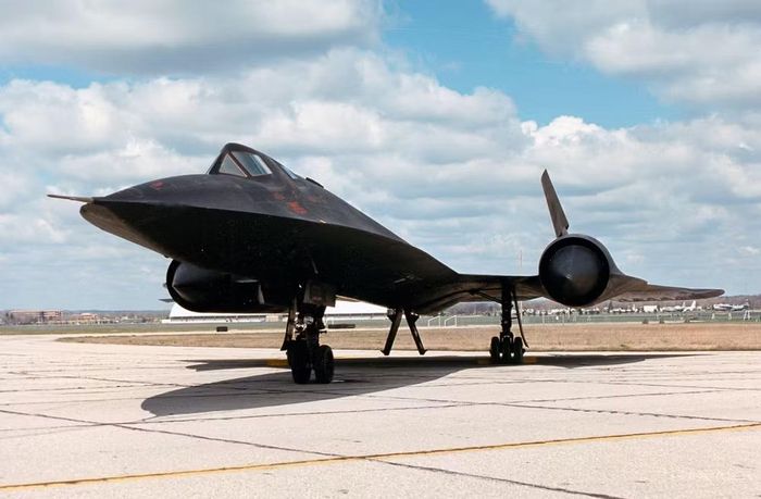 Vai trò của chiếc SR-71 Blackbird và kế hoạch cụ thể của NASA với nó vẫn chưa được tiết lộ. Nhưng về mặt lý thuyết, SR-71 có thể được phục hồi và sử dụng để tìm ra giải pháp cho một loại máy bay tương lai, biến nó thành một dạng nền tảng thử nghiệm công nghệ.