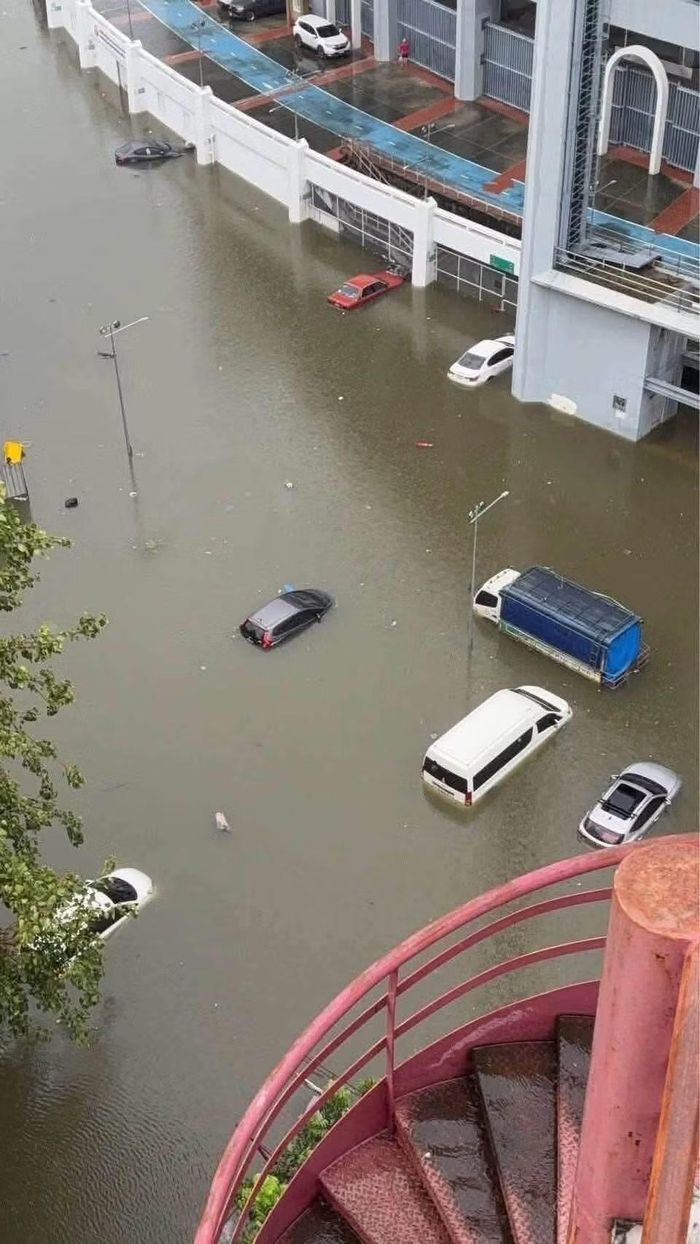 Các tuyến đường chính có thể được cải thiện nhanh, tuy nhiên một số khu vực bị ngập lụt có thể mất đến hai tuần để nước rút hoàn toàn
