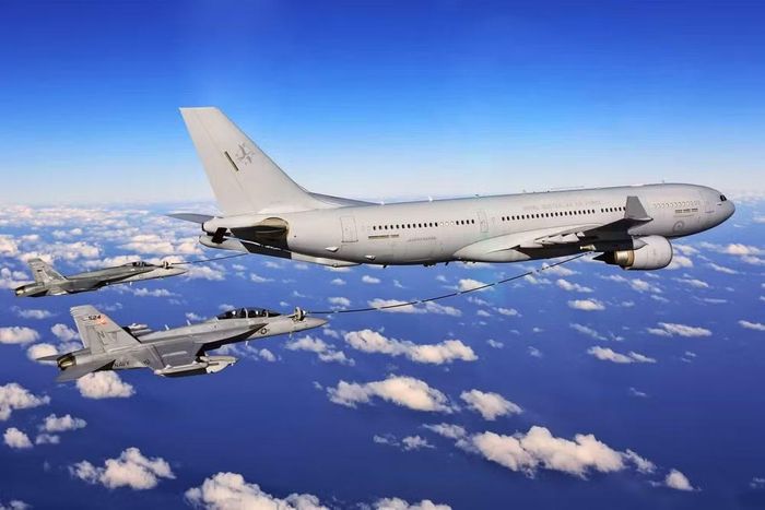 Chiếc Airbus A330 MRTT có khả năng mang theo tới 111 tấn nhiên liệu hàng không trong các thùng chứa bên trong thân máy bay mà không cần lắp đặt thêm thùng chứa phụ.