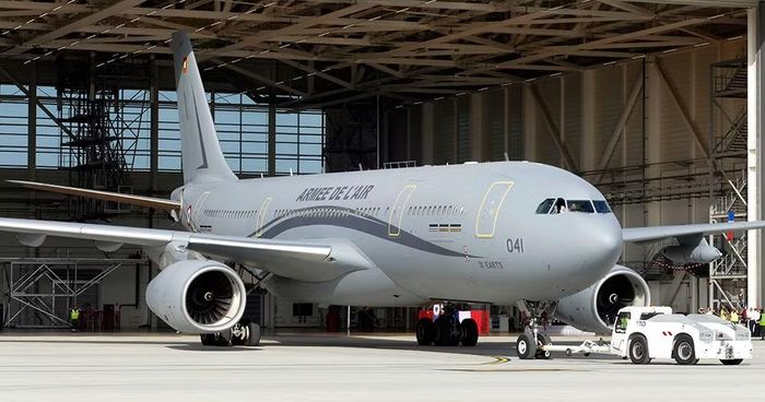 Trước đó vào tháng 3 năm nay, Thủ tướng Anh lúc bấy giờ là ông Keir Starmer đã tuyên bố sẽ gửi thêm 4 máy bay chiến đấu Eurofighter Typhoon đến Qatar. Chiếc tiêm kích này đã gia nhập một phi đội của Anh đang đóng quân tại quốc gia Trung Đông.