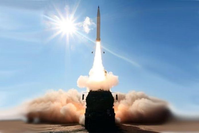 Trong lần bắn nghiệm thứ hai, tên lửa PrSM Increment 2 được triển khai từ bệ phóng M142 HIMARS, sau đó hoàn thành hành trình bay và bắn trúng mục tiêu di động trên biển.